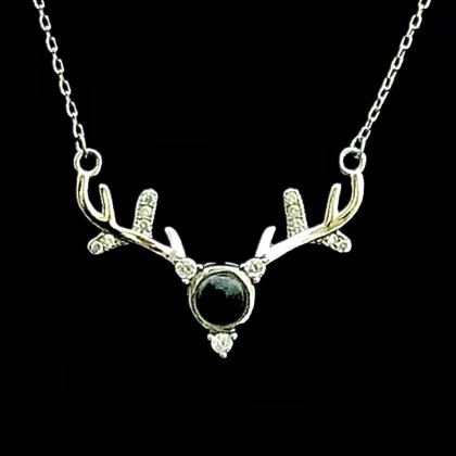 Reindeer head pendant big