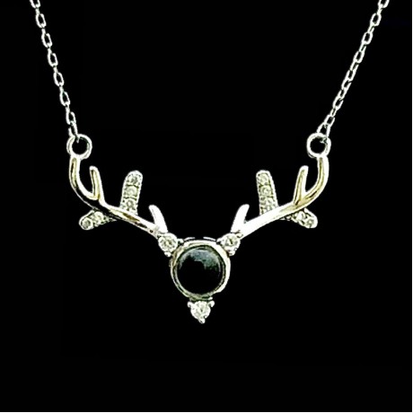 Reindeer head pendant big