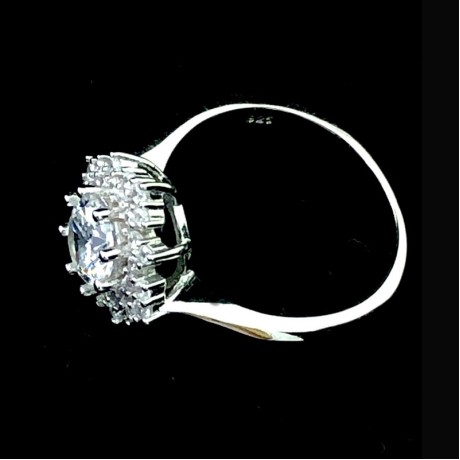 Solitaire ring 01