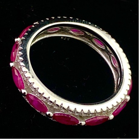 Eternity ring red